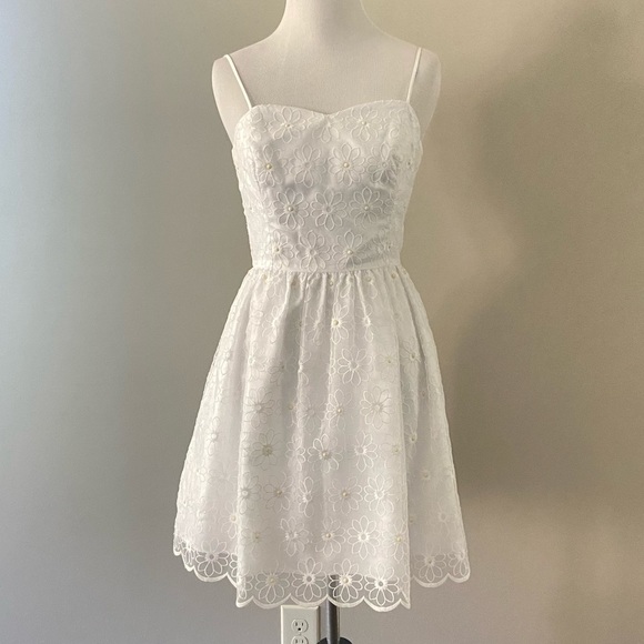 Lilly Pulitzer Dresses & Skirts - Lilly Pulitzer “Surrey” Fit Flare Gemstone Floral Sweetheart Neckline mini Dress